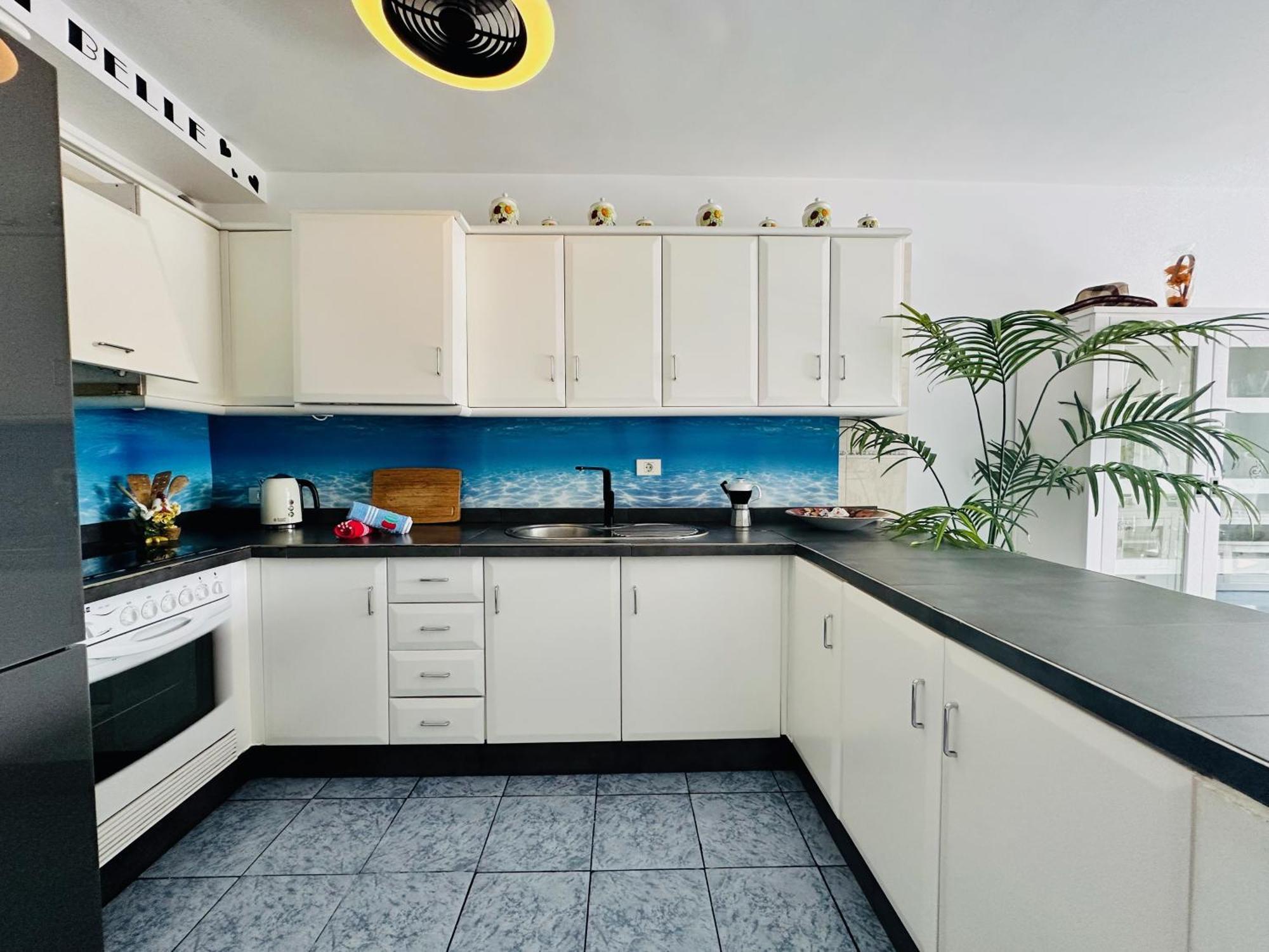 Pambnb - Chic Beachside Apartment Playa San Juan Luaran gambar