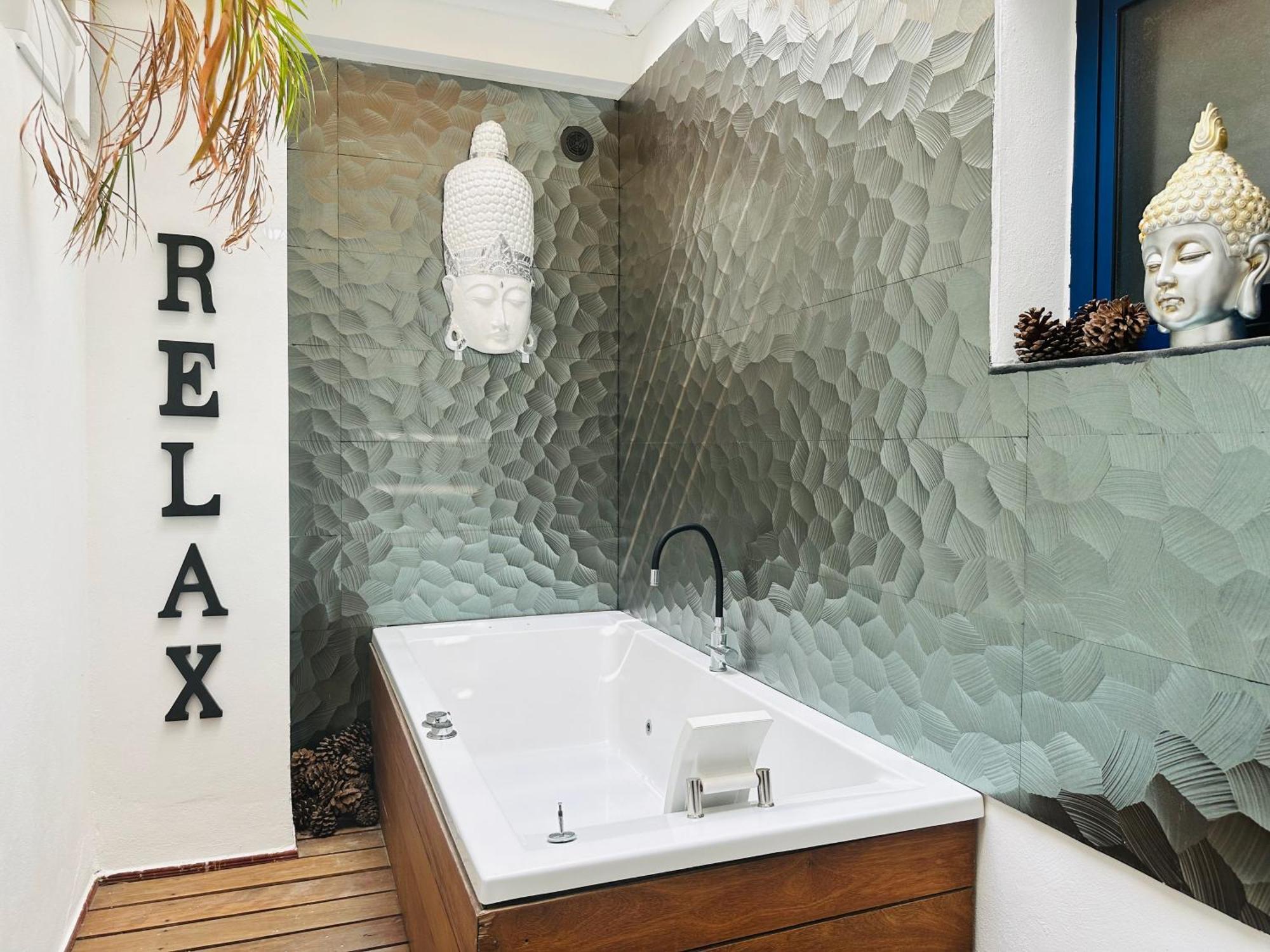Pambnb - Chic Beachside Apartment Playa San Juan Luaran gambar