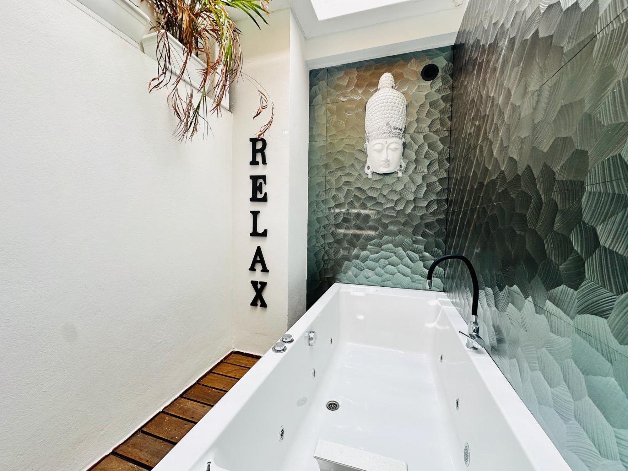 Pambnb - Chic Beachside Apartment Playa San Juan Luaran gambar